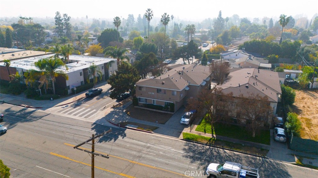 13136 Victory Boulevard Property Photo