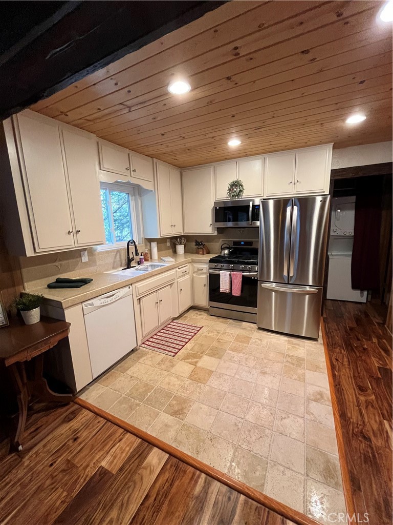 27941 Rainbow Drive Property Photo 11