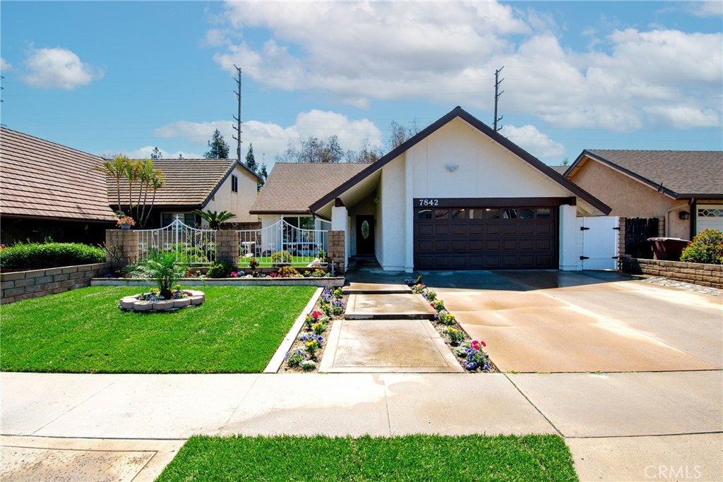 7842 E Woodsboro Avenue Property Photo 2