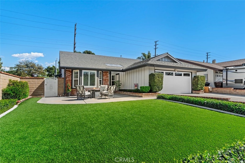 7596 E Woodsboro Avenue Property Photo 2