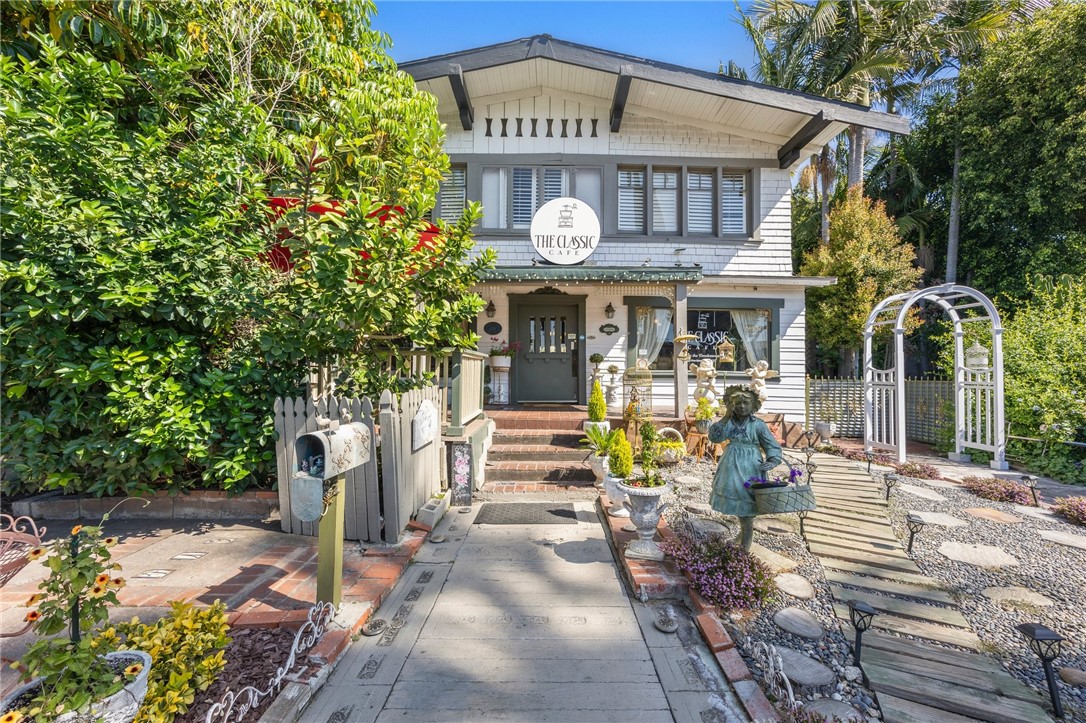 419 W Commonwealth Avenue Property Photo
