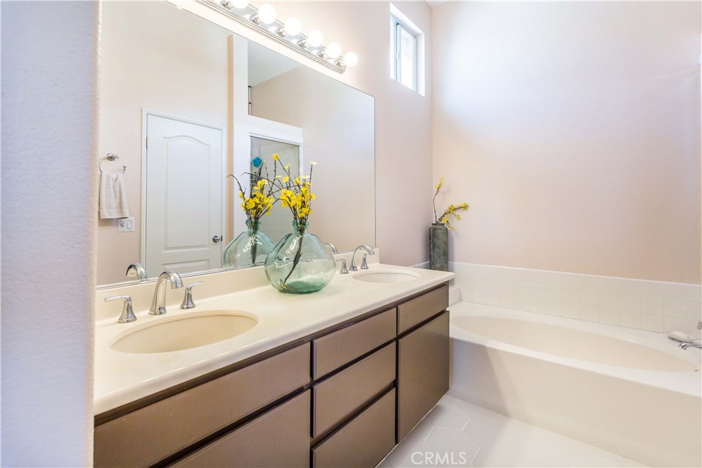 1546 Hastings Way Property Photo 21