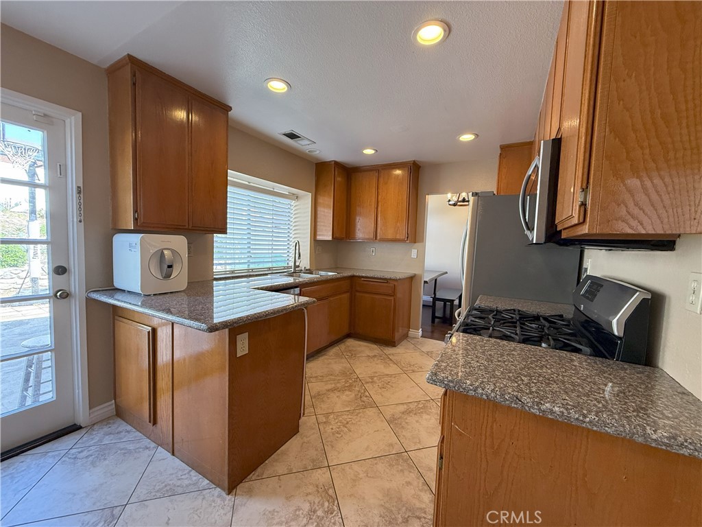 11118 Kenyon Way Property Photo 4