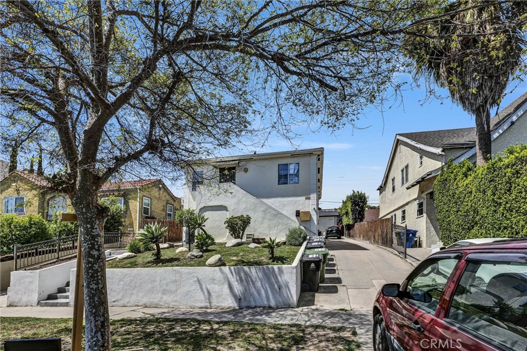 1861 S Redondo Boulevard Property Photo 1