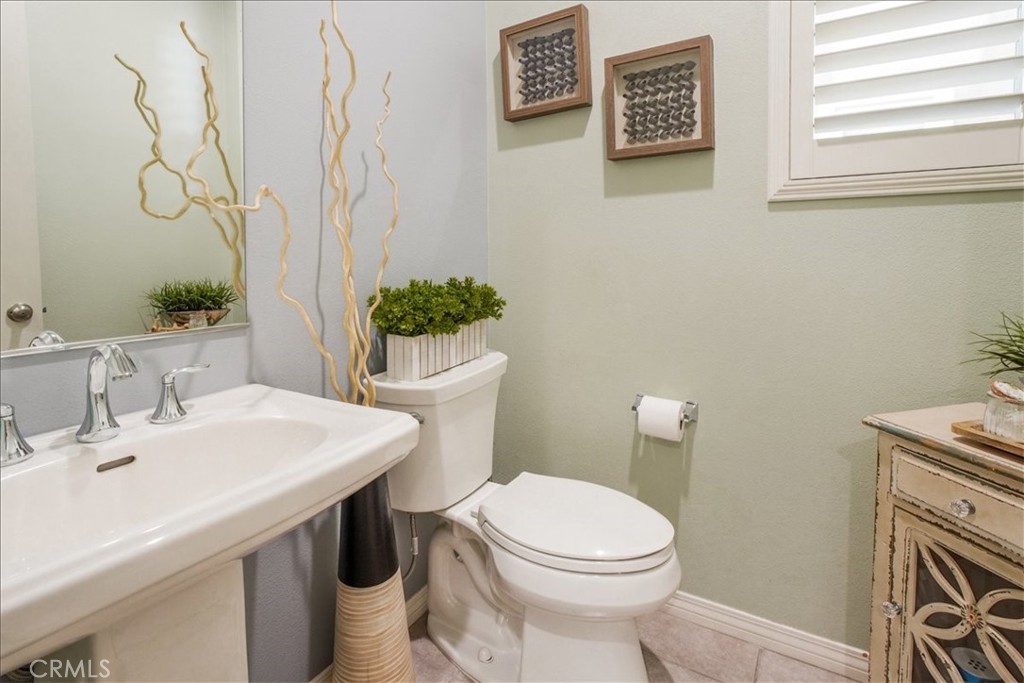 27323 Ardella Place Property Photo 5