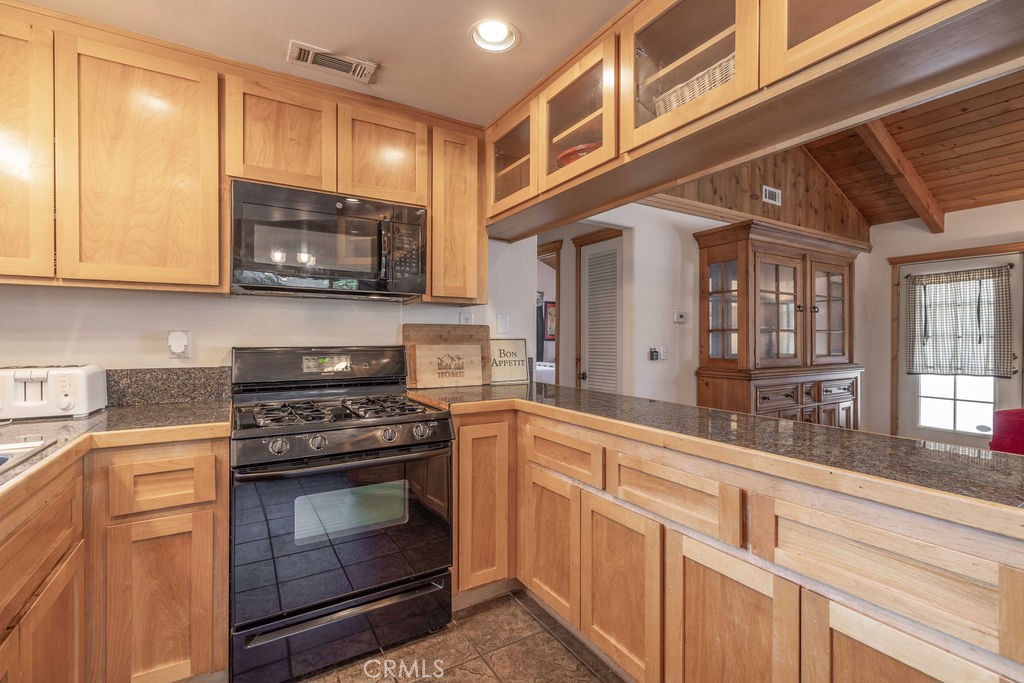 41063 Pennsylvania Avenue Property Photo 12