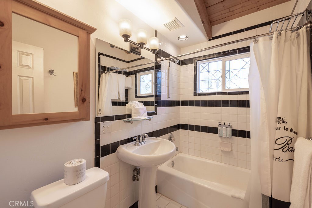 41063 Pennsylvania Avenue Property Photo 16