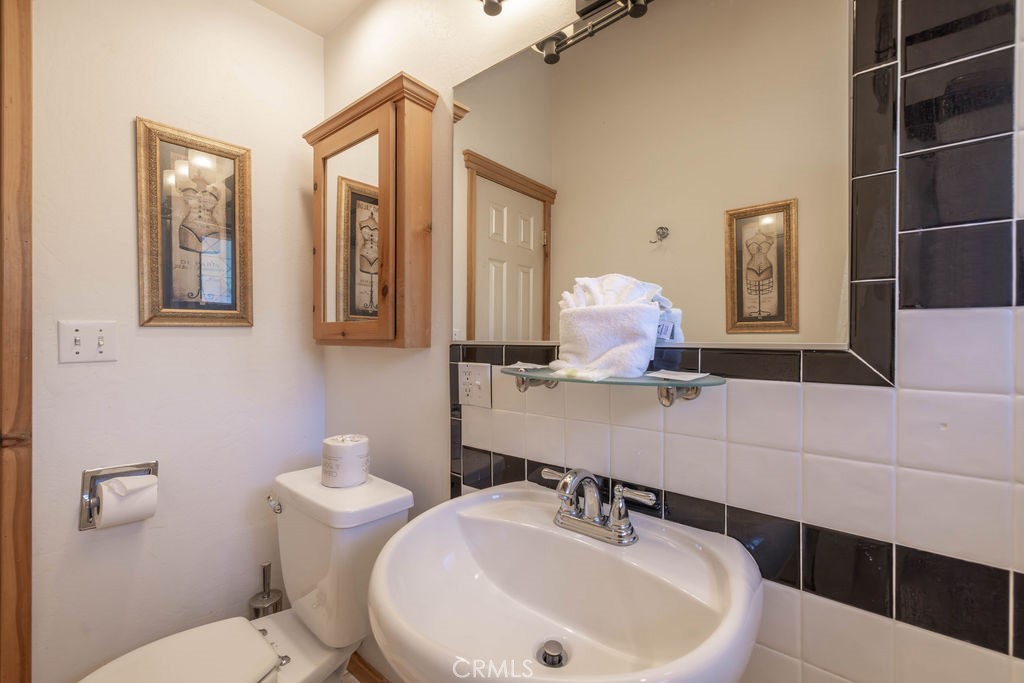 41063 Pennsylvania Avenue Property Photo 18