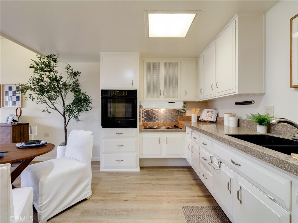 13061 Oak Hill Dr 221b Property Photo 13