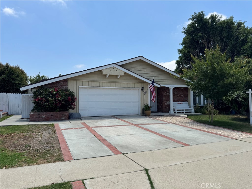 680 S Oakhaven Avenue Property Photo 1