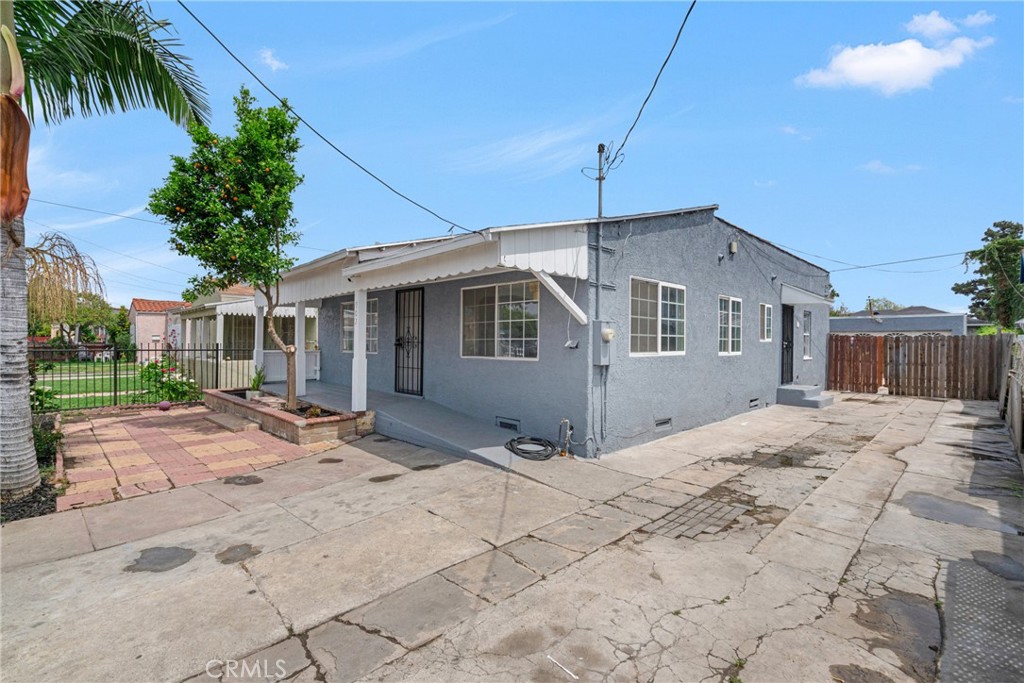 902 N Mayo Avenue Property Photo 1