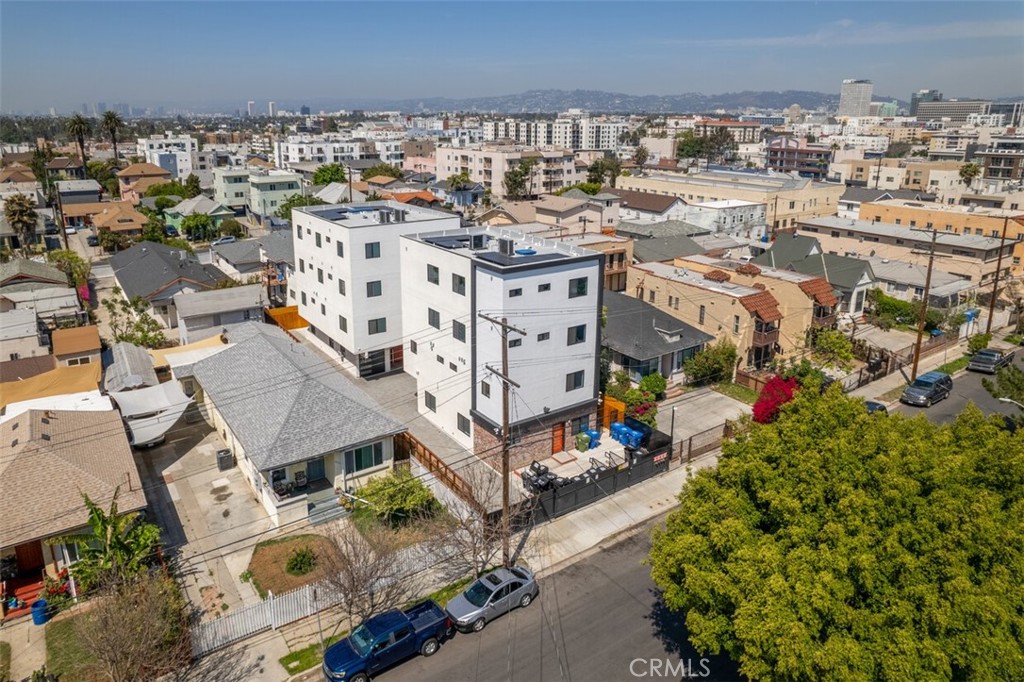 1135 S Ardmore Avenue Property Photo 1