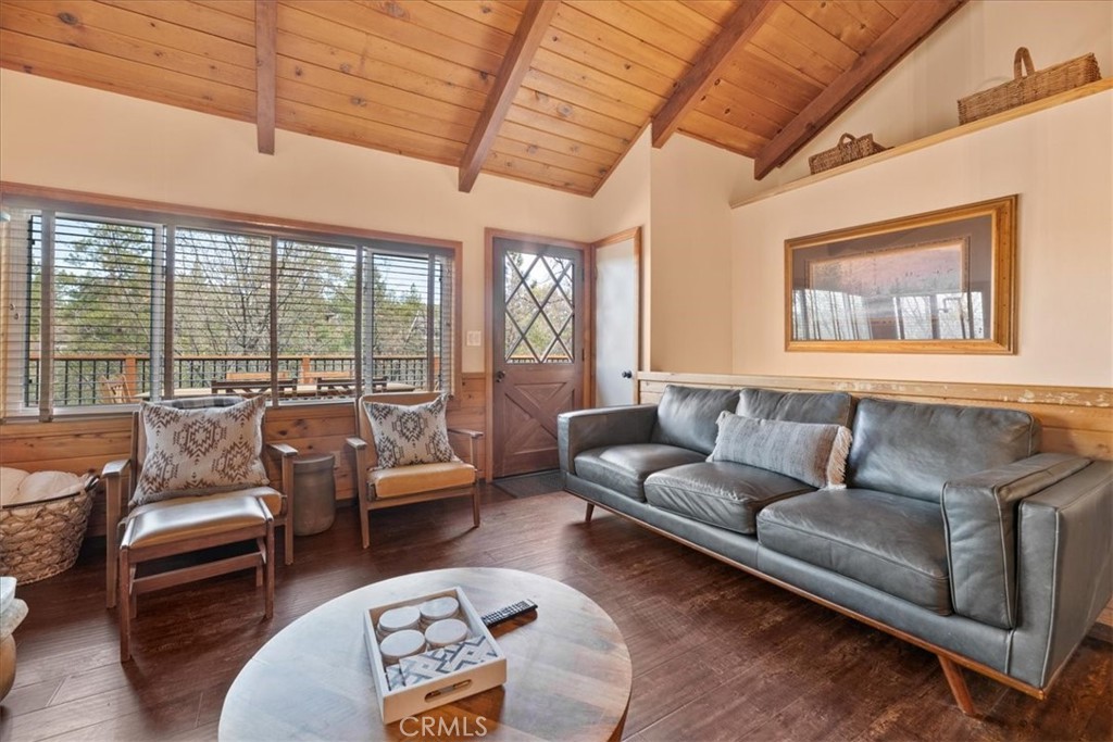 698 Villa Grove Avenue Property Photo 4