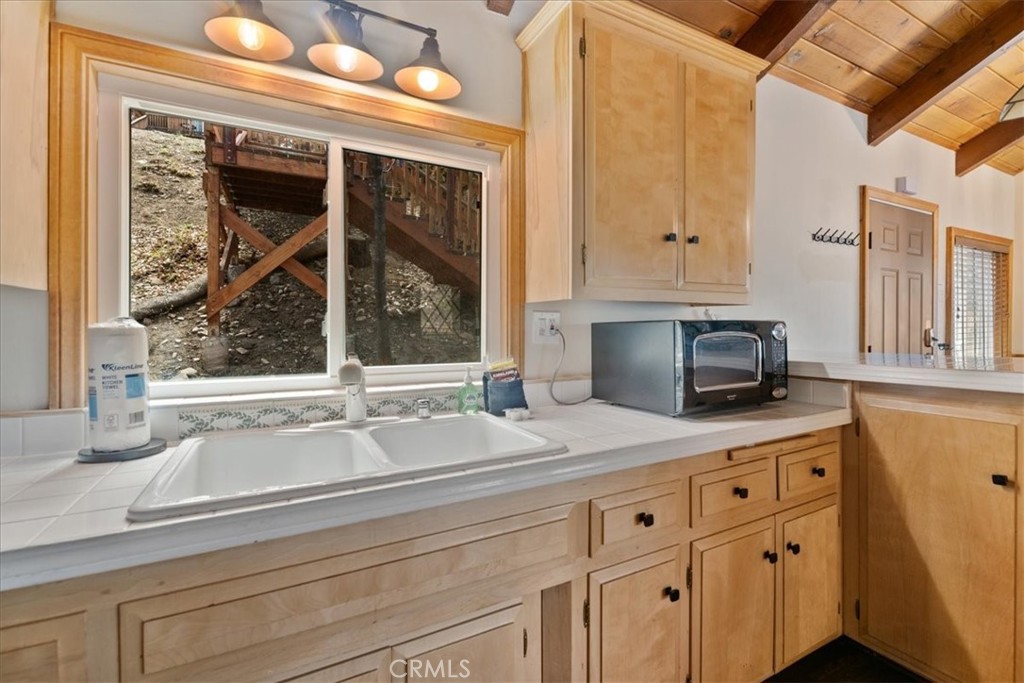 698 Villa Grove Avenue Property Photo 9