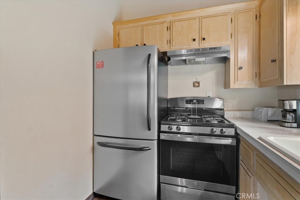 698 Villa Grove Avenue Property Photo 10