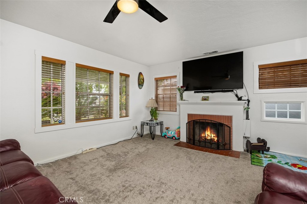 3432 N Arrowhead Avenue Property Photo 9