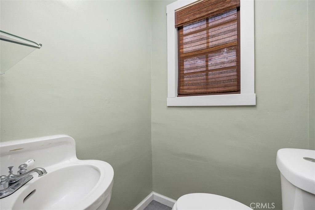 3432 N Arrowhead Avenue Property Photo 16