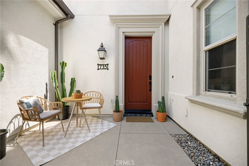 735 E Valencia Street Property Photo 1