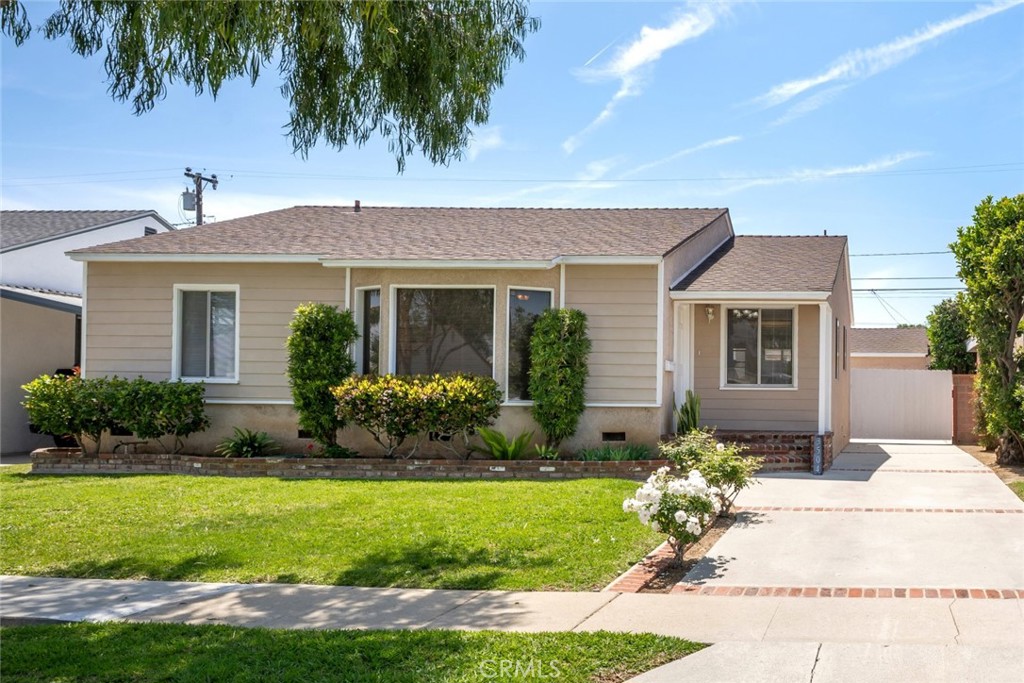 3504 Centralia Street Property Photo 1