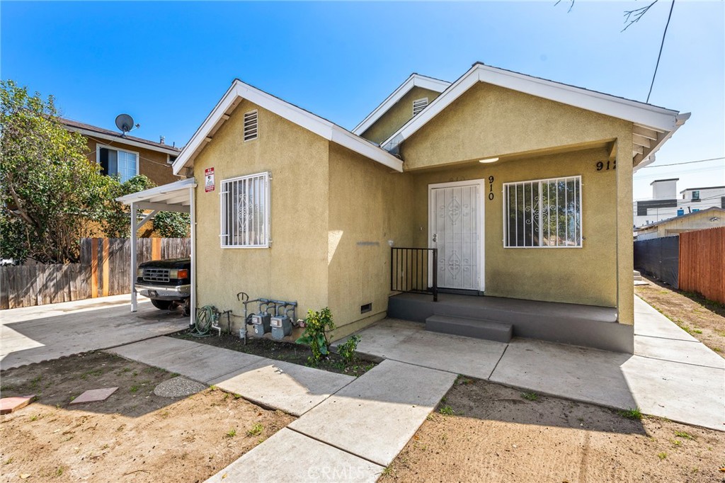 910 W 82nd Street Property Photo 1