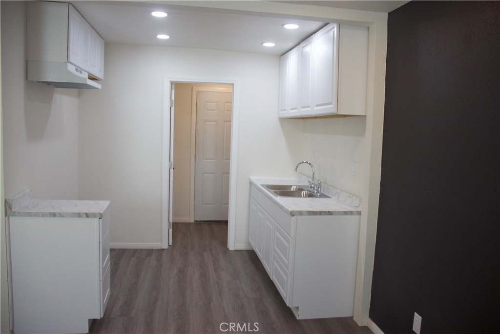 372 55th Property Photo 3
