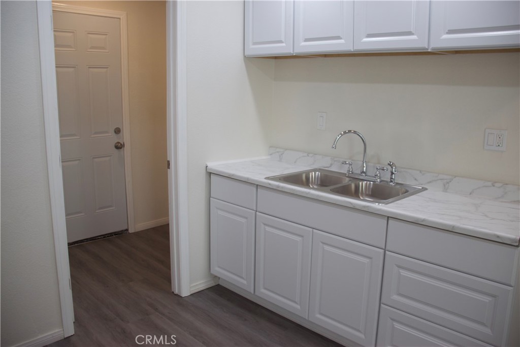 372 55th Property Photo 4