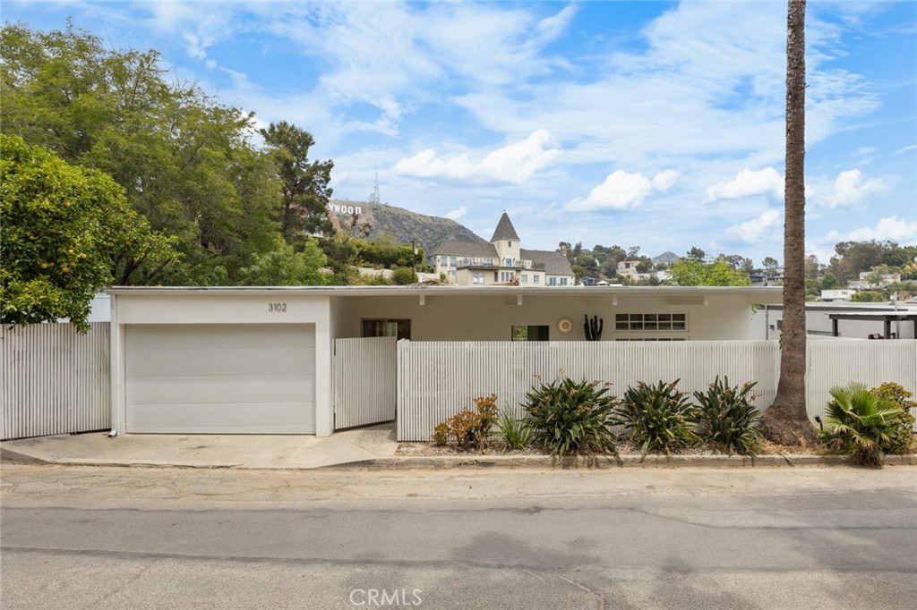 3102 Durand Drive Property Photo 1