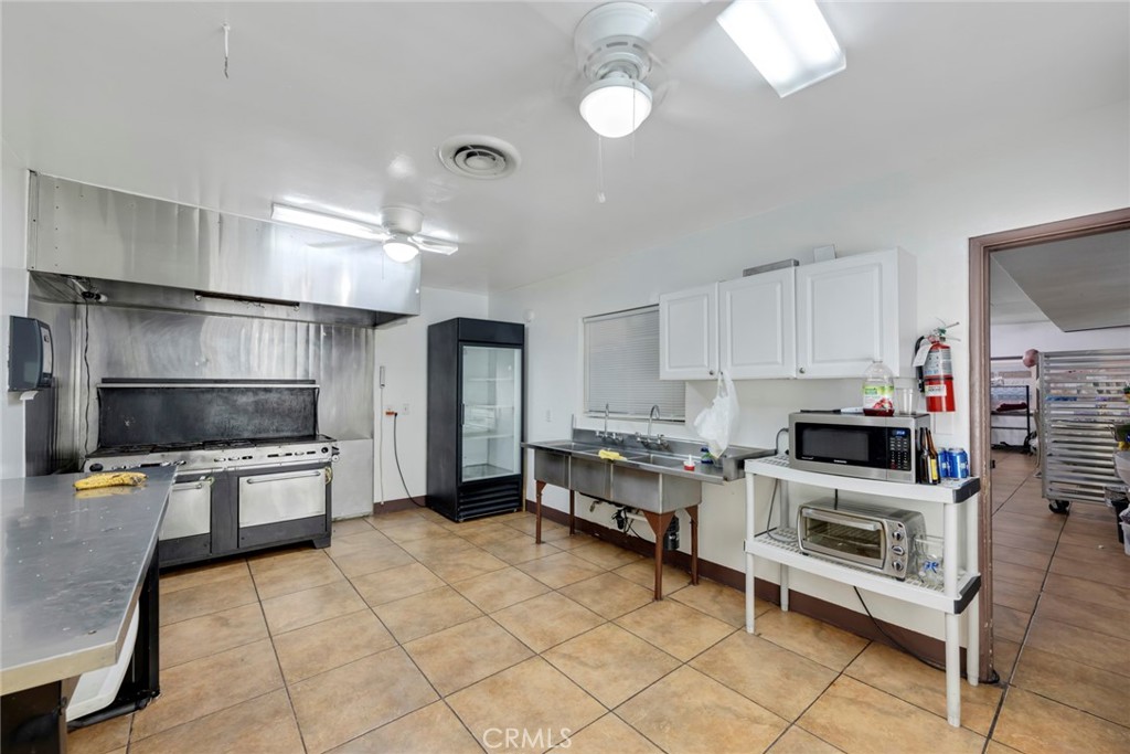 13490 Magnolia Avenue Property Photo 11