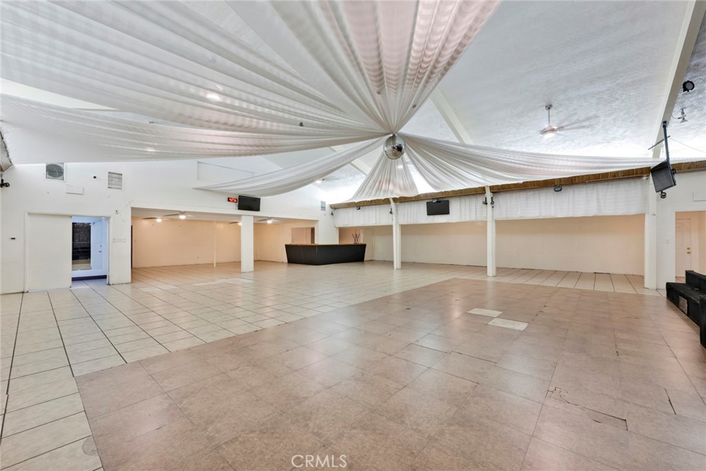 13490 Magnolia Avenue Property Photo 17