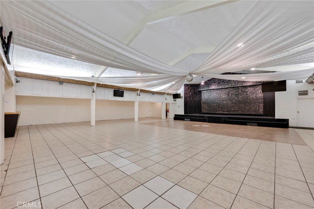 13490 Magnolia Avenue Property Photo 18