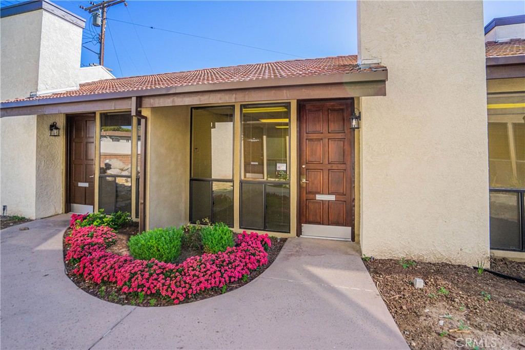 421 Whittier B Property Photo 1