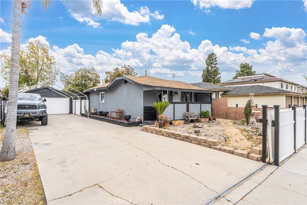 1600 W Cameron Street Property Photo 1