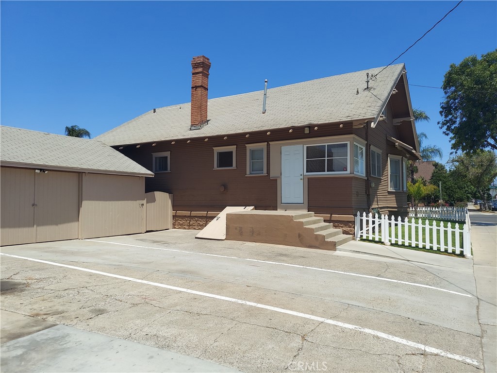 530 S Broadway Property Photo 9