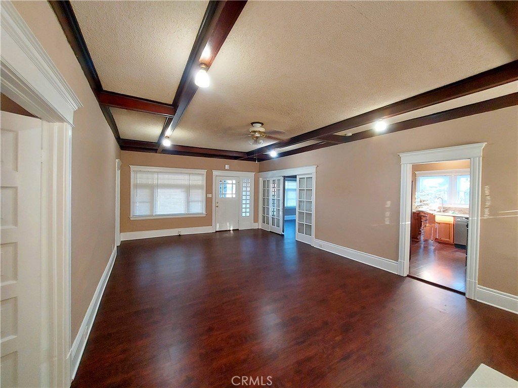 530 S Broadway Property Photo 10
