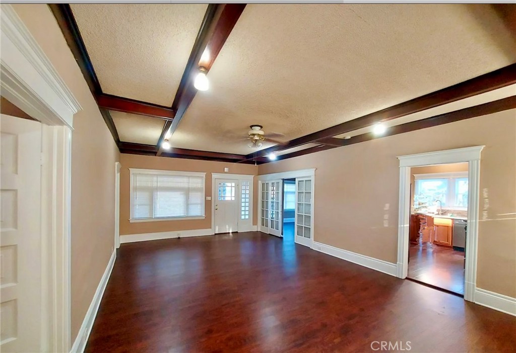 530 S Broadway Property Photo 11