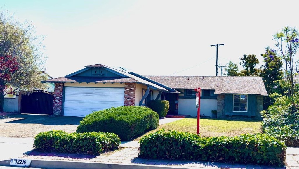 12210 Groveland Avenue Property Photo 1