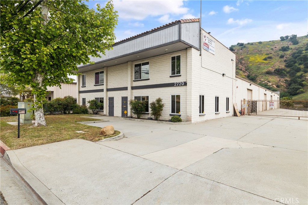 2720 Pomona Boulevard Property Photo 2