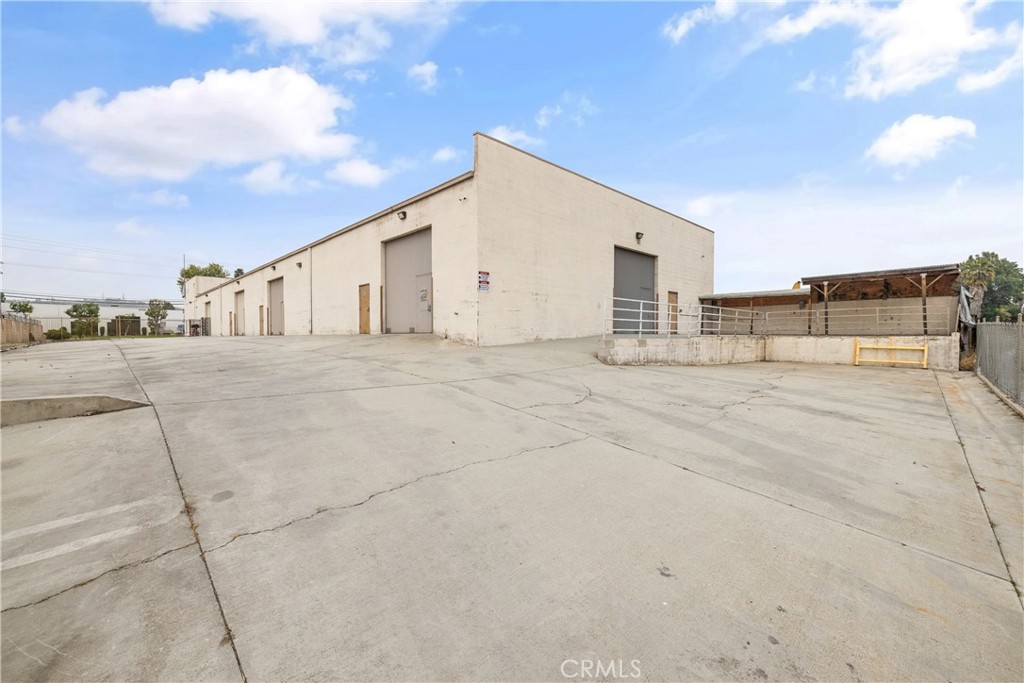 2720 Pomona Boulevard Property Photo 15