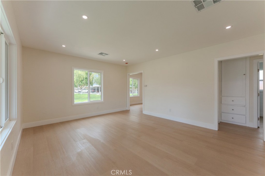 4145 N F Street Property Photo 3