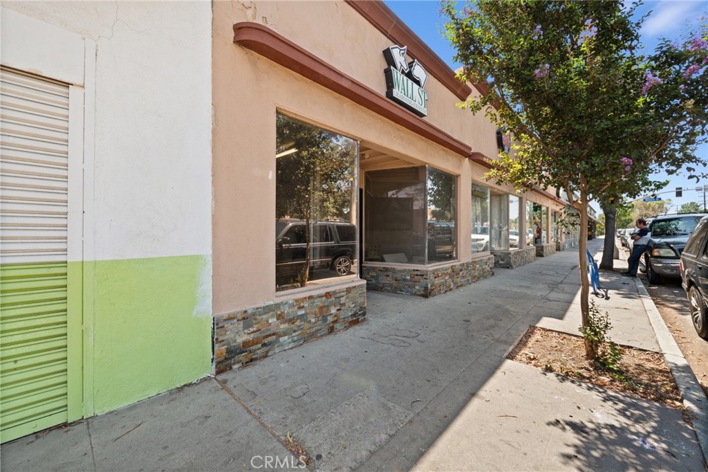 2070 Santa Fe Avenue Property Photo 2