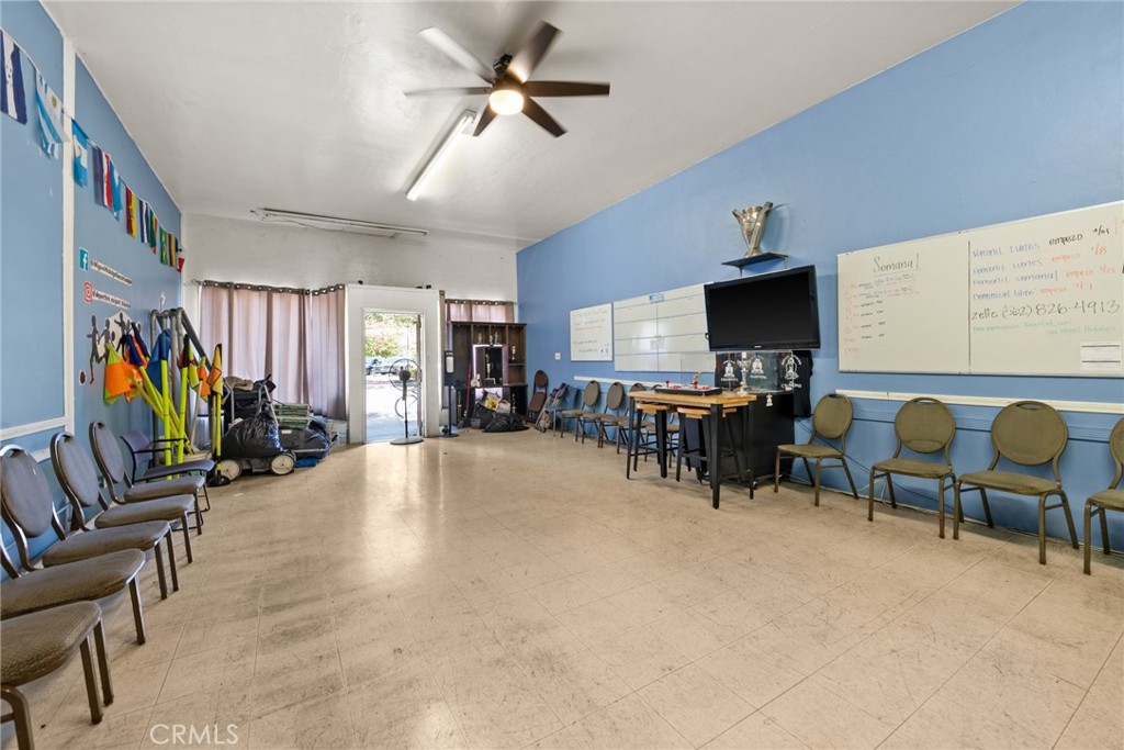 2070 Santa Fe Avenue Property Photo 5