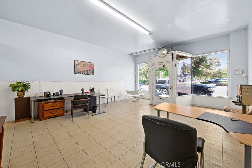 2070 Santa Fe Avenue Property Photo 8
