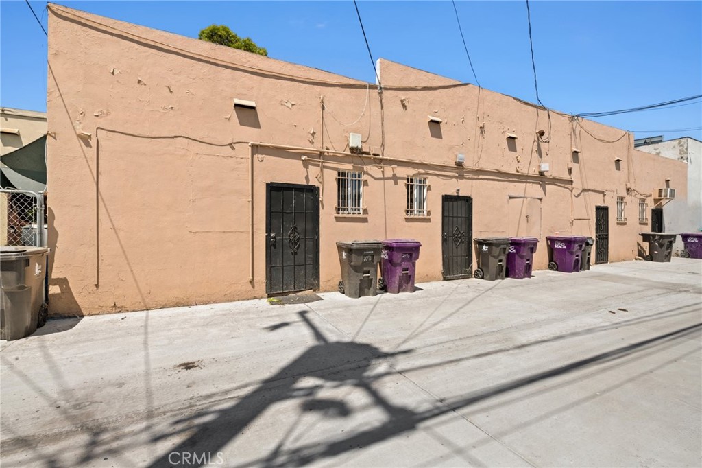 2070 Santa Fe Avenue Property Photo 10
