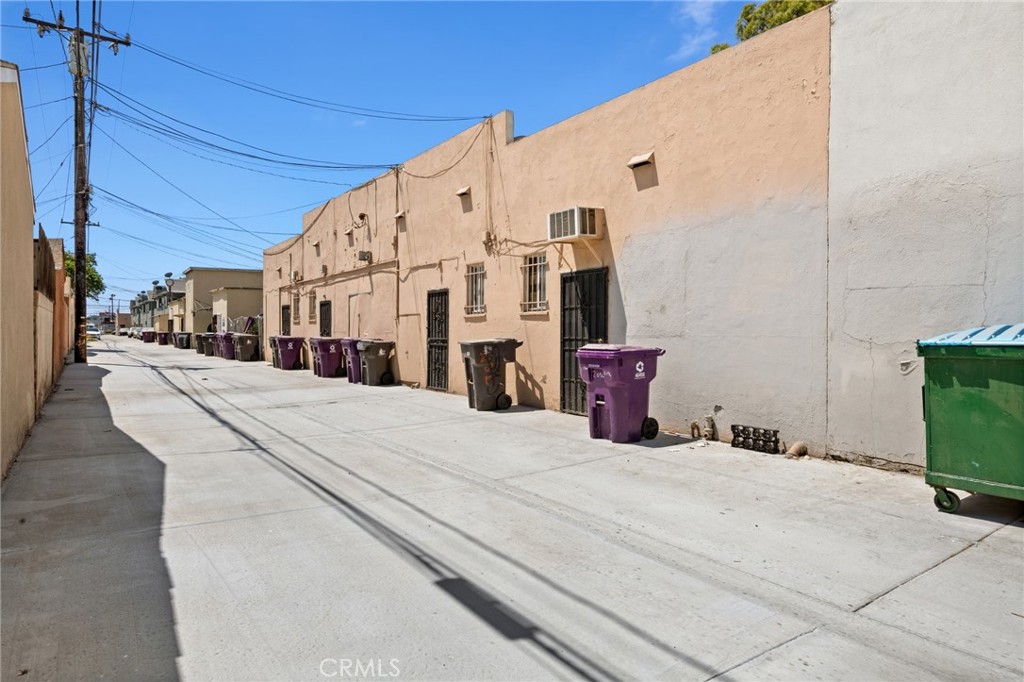 2070 Santa Fe Avenue Property Photo 11