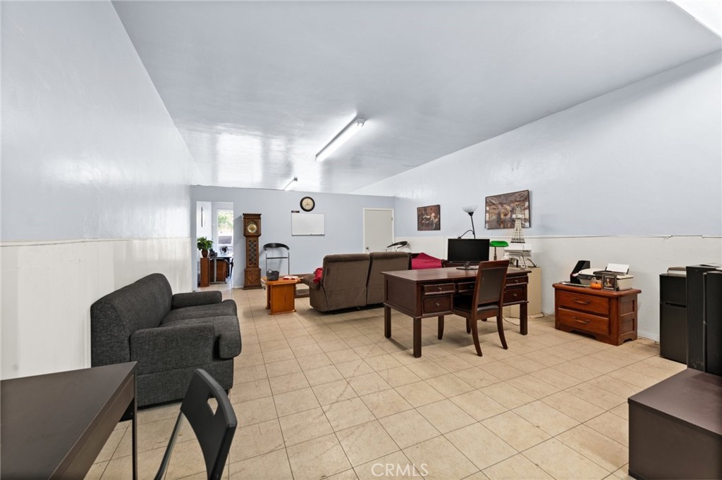 2070 Santa Fe Avenue Property Photo 13