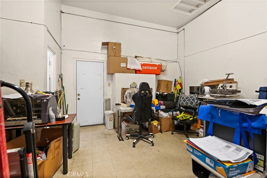 2070 Santa Fe Avenue Property Photo 14