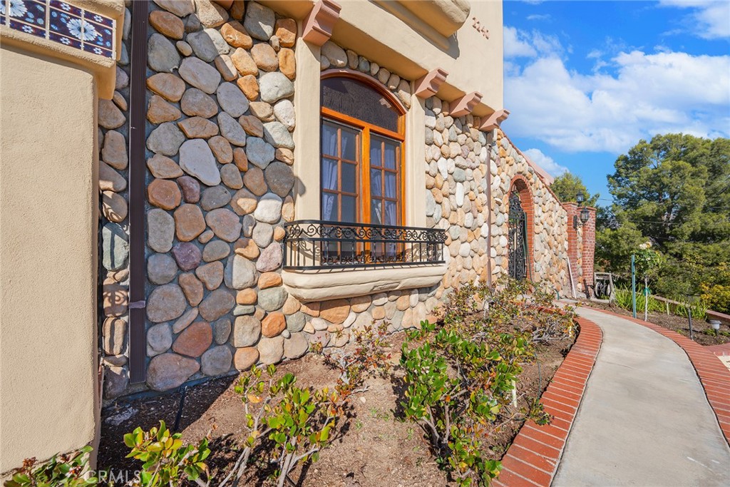 2240 Foothill Boulevard Property Photo 9