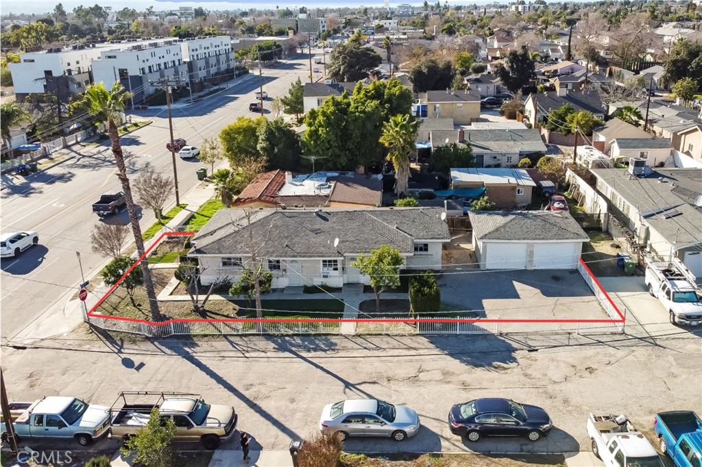 11233 Victory Boulevard Property Photo 1