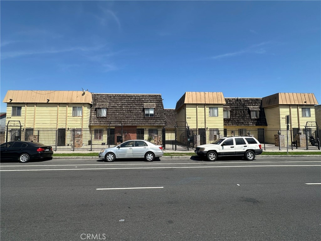 2124 N Santa Fe Avenue Property Photo 1