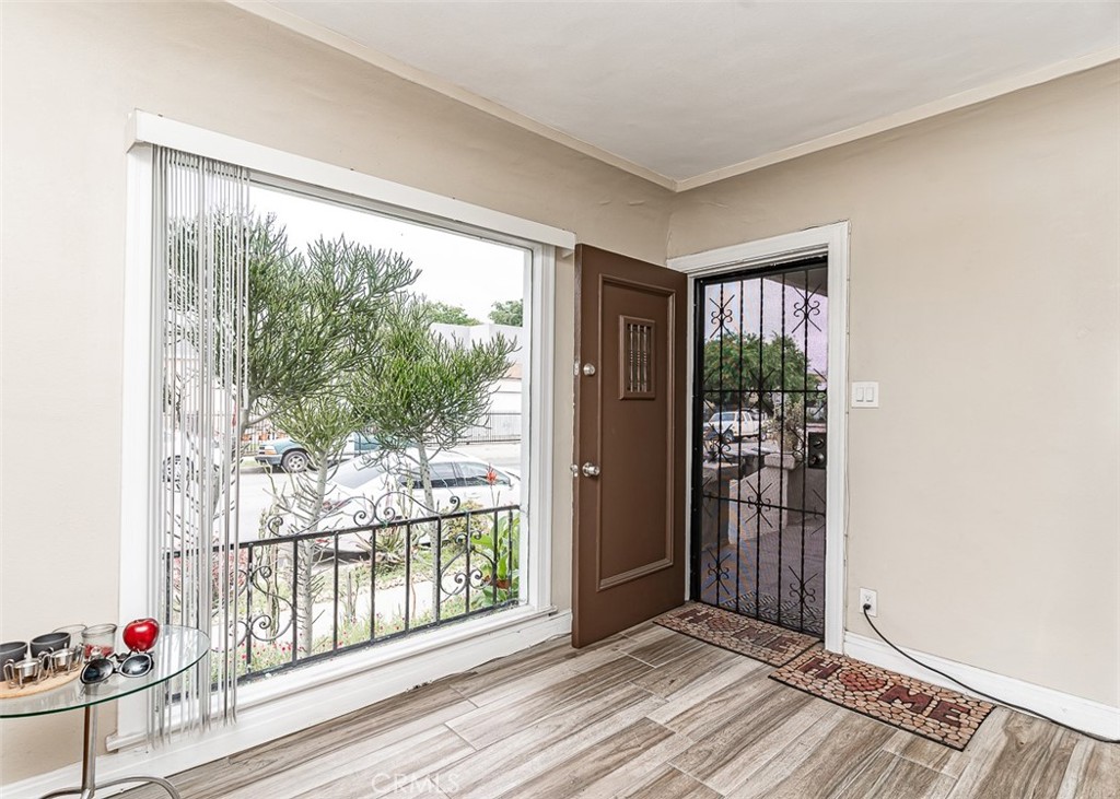 8462 S Denker Avenue Property Photo 7